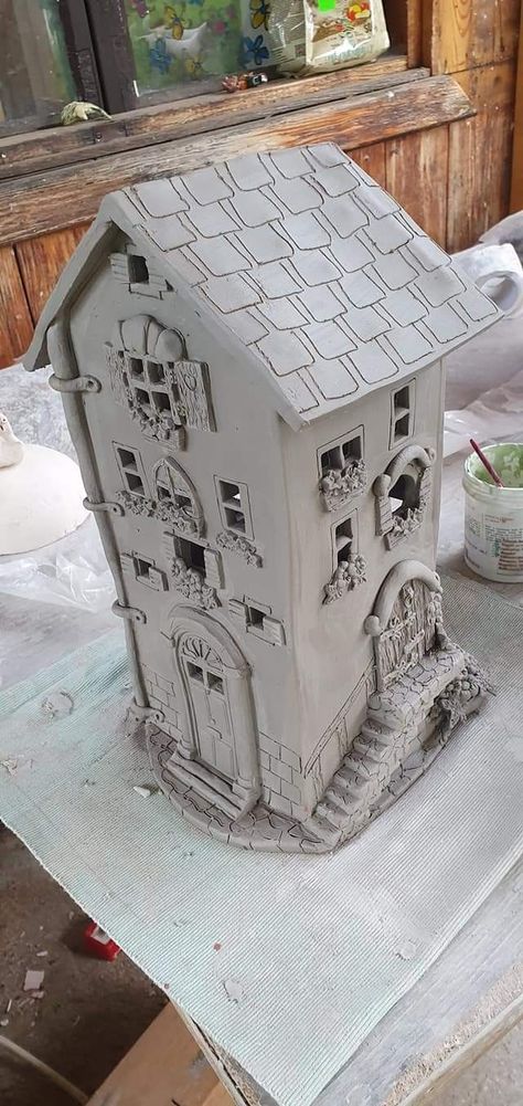 Slab House Ceramics, Stiff Slab Ceramics, Clay Building Ideas, Pottery Houses Ideas, Clay Houses Diy, Ceramic Lantern Ideas, Air Dry Clay Houses, Clay House Ideas, Ceramic Houses Pottery