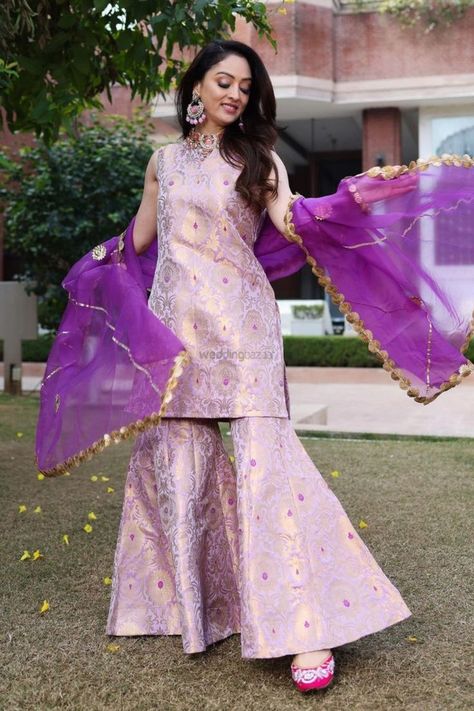 Brocade Sharara, Sharara Sets, Sharara Dress, Dress Party Wear, Sharara Designs, Sangeet Outfit, Trendy Outfits Indian, Anarkali Dress Pattern, Simple Kurta Designs