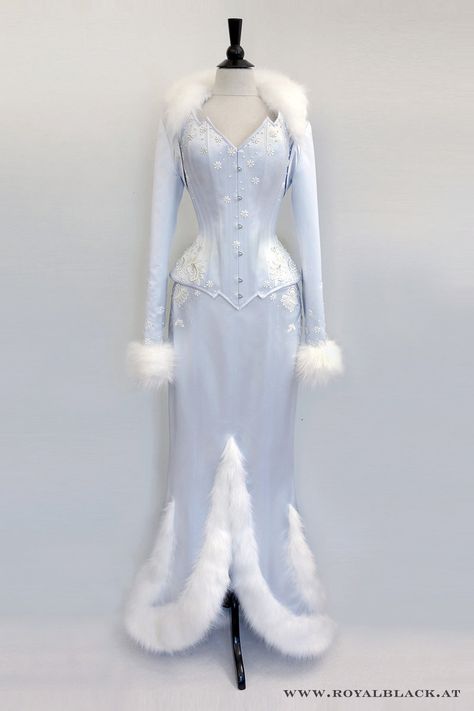 Ice Queen Outfit, Icy Dress, Ice Outfit, Ice Queen Dress, Costumes Couture, Queen Outfit, Queen Dress, Ice Queen, Themed Outfits