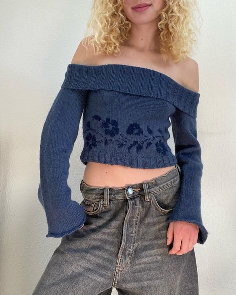 sarah emilie kalum | offshoulder strik | Instagram Crochet Square Patterns, Knit Outfit, Winter Knits, Cute Crochet, Pretty Outfits, Knit Crochet, Fashion Looks, Autumn Fashion, Outfit Inspirations