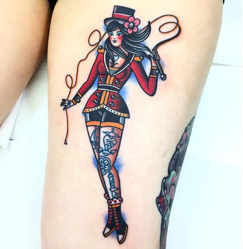 Mum Tattoos, Burlesque Tattoo, Pinup Tattoos, Tattoo Pin Up, Circus Tattoo, Tattoos Leg, Pin Up Girl Tattoo, Traditional Style Tattoo, Tattoo Themes