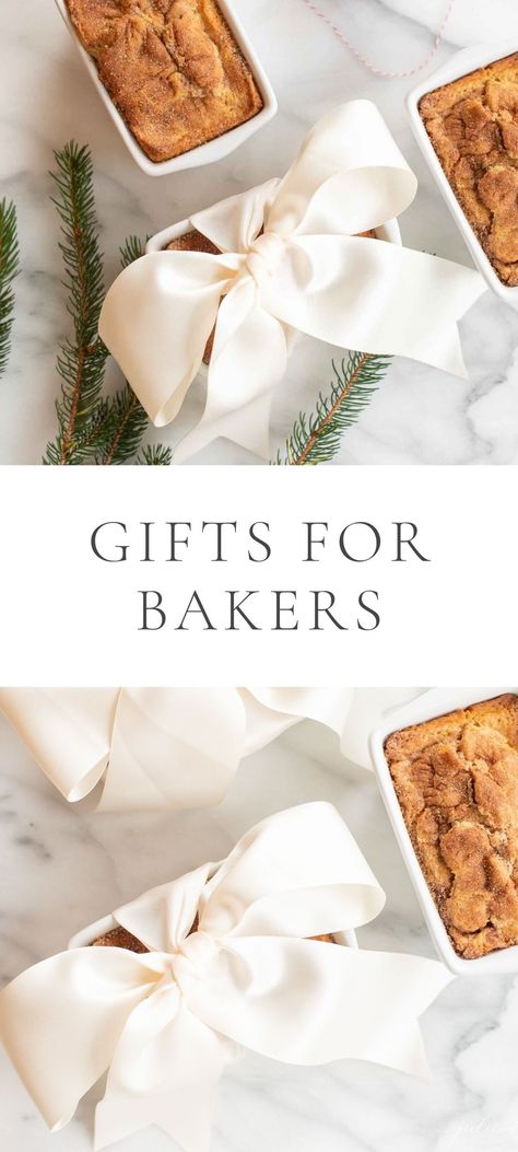 Gifts For Bread Bakers, Muffin Gift Basket, Baking Gifts Ideas, Baking Gift Basket Ideas, Baked Goods For Christmas Gifts, Baking Kit Gift, Baking Gift Basket, Gifts For Bakers, Baking Basket