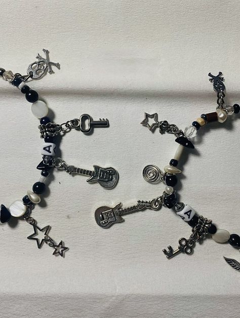 Calaveras Aesthetic, Cool Electric Guitars, Jewelry Accessories Ideas, Birthday List, Bracelet Ideas, Bracelets Handmade Beaded, Electric Guitars, Diy Bracelet, Cute Jewelry