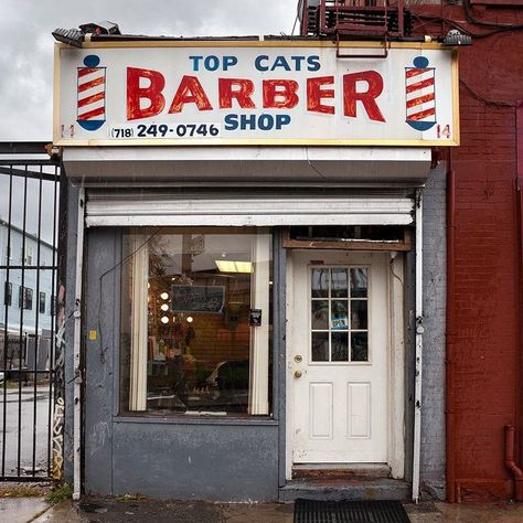 Vintage Barber Shop Aesthetic, Tiny Barber Shop, Barber Shop Aesthetic, Old Fashion Barber Shop, Old School Barber, Barber Store, Barber Shop Vintage, Barber Sign, Barber Tips