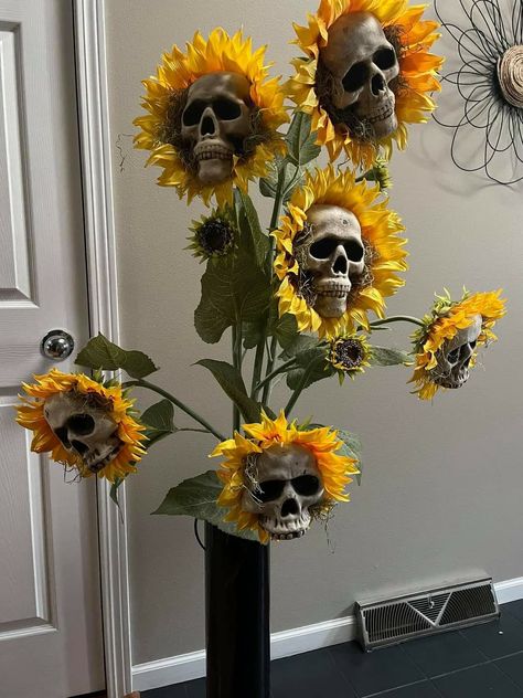 Halloween Decorations Hobby Lobby, Halloween Floral Arrangements Diy, Haunted Garden, Holiday Crafts Halloween, Halloween Floral Arrangements, Hobby Lobby Diy, Autumn Doodles, Halloween Tea Party, Glass Spider