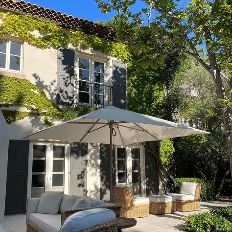 Nancy Meyers on Instagram: “Finally feeling like summer in LA. ☀️” Roof Tiles Design, Valentine Home Decor Ideas, Summer In La, Nancy Myers, Nancy Meyers Movies, Hamptons Beach House, Chic Coffee Table, Nancy Meyers, Living Room Design Inspiration