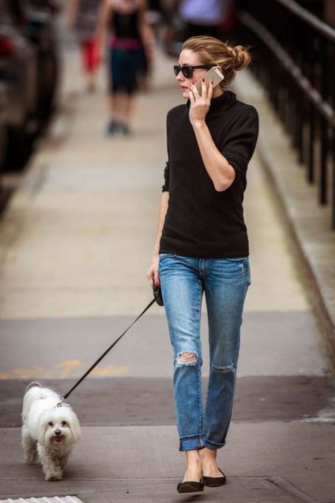 very modern Audrey Edgy Classic Style, Minimalistic Clothing, Olivia Palermo Street Style, Edgy Classic, Everyday Flats, Estilo Olivia Palermo, Olivia Palermo Lookbook, Looks Jeans, Parisienne Chic