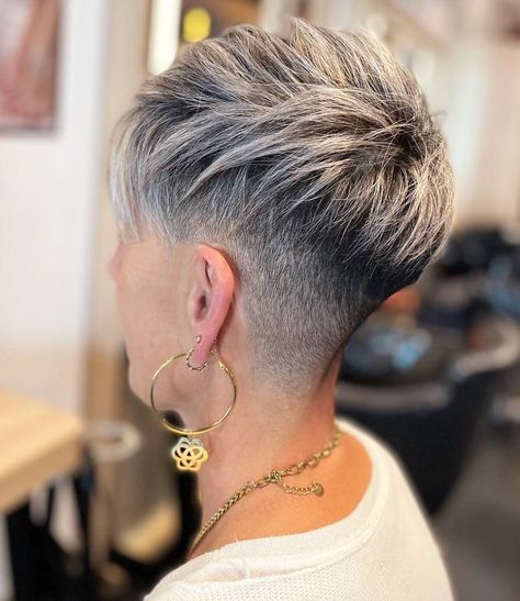 1-undercut-pixie-for-women-over-50-ClVx0p_K7Gz Shaved Pixie Cut, Short Haircuts Ideas, Short Fade Haircut, Short Hairstyles Over 50, Growing Out Hair, Undercut Hairstyles Women, Pixie Haircut Ideas, Undercut Long Hair, Short Spiked Hair