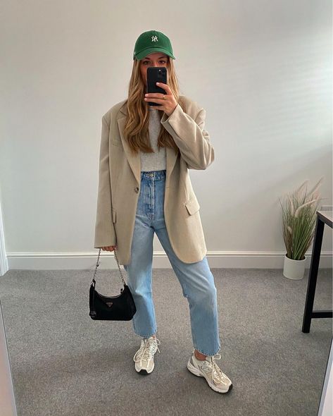 New Era Hat Outfit, 1st Date Outfit Casual, Ny Cap Outfit, New Era Outfit, Cap Outfits For Women, Basic Ootd, 00s Mode, Fit Aesthetic, Converse Outfits