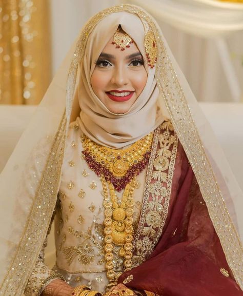 Pakistani Brides With Hijab, Bride Hijab Style Wedding Dresses, Hijab Dulhan, Bridal Hijab Styles Pakistani, Nikah Dress Ideas, Muslim Wedding Dresses Indian, Indian Hijabi Bride, Hijab Bride Pakistani, Hijabi Bride Pakistani