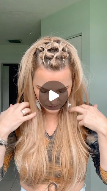 Viking Hair Half Up Half Down, Womens Braids Hairstyles, Pirate Wench Hairstyles, Moana Inspired Hairstyles, Danaerys Hairstyle, Viking Shieldmaiden Makeup, Easy Female Viking Hairstyles, Easy Viking Hair Ponytail, Hair Styles W Braids