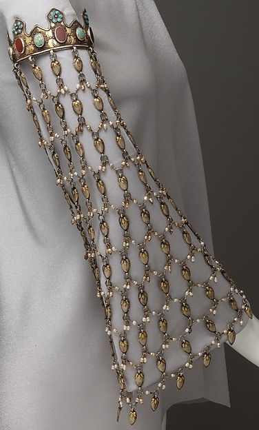 Armband with Sleeves, One of a Pair | The Met Motifs Perler, Diana Spencer, Mode Inspo, Fantasy Jewelry, Fantasy Clothing, Fantasy Fashion, Jewelry Inspo, Mode Vintage, Fesyen Wanita