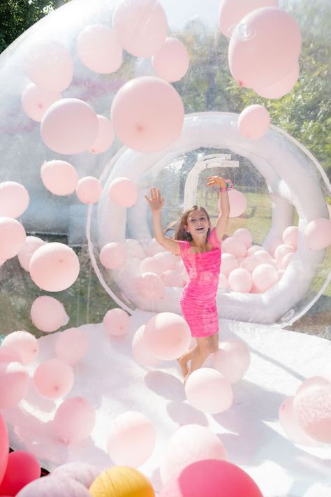 Bubble House Photoshoot, Kids Bubble Party, Bubble Bounce House, Bubble House Balloons, Bubble House Party, Sleep Under Party, Bubble Party Theme, Birthday Party Barbie, Boba Party