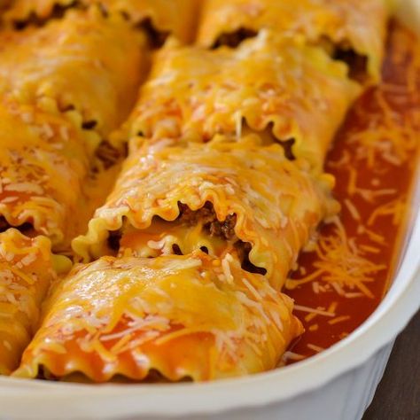 Beef Enchilada Lasagna Rolls - Life In The Lofthouse Recipes With Lasagna Noodles, Noodle Meals, Enchilada Lasagna, Pizza Sides, Life In The Lofthouse, Stomach Rumbling, Southern Foods, Beef Enchilada, Quick Delicious Meals