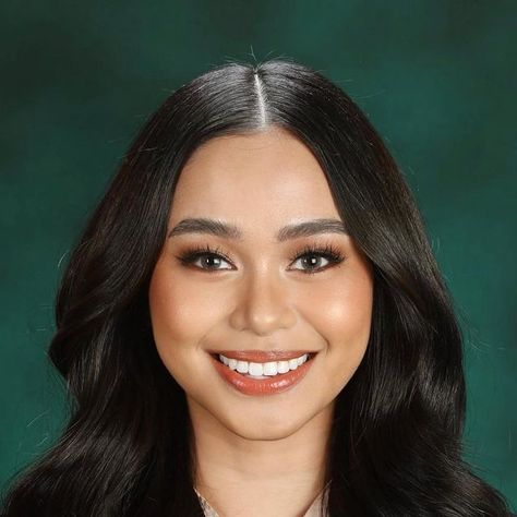 Graduation Picture Looks Makeup, Grad Pictorial Makeup, Graduation Makeup Round Face, Morena Makeup Filipina Graduation, Makeup Looks For Graduation Pictures, Graduation Pic Makeup, Graduation Picture Makeup, Graduation Makeup Ideas Simple, Makeup For Graduation Pictures