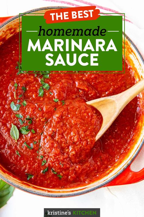 The best homemade marinara sauce! It's easy to make with simple pantry ingredients, and perfect for serving over pasta, spaghetti squash, or use it in your favorite Italian recipes. Spaghetti Sauce Vegetarian, Diy Marinara Sauce, Best Homemade Marinara Sauce, The Best Spaghetti Sauce, Best Marinara Sauce, Best Spaghetti Sauce, Italian Spaghetti, Homemade Marinara Sauce, Dinner Favorites