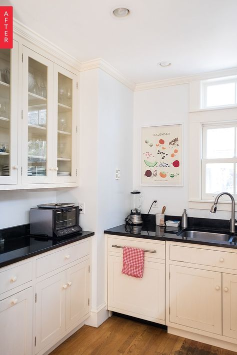 Before & After: A 1920s Kitchen Retains Its Original Charm 1920s Kitchen Original, 1910s House Interior, New England Style Home, England Style Home, 1920s Kitchen, New England Style Homes, Butcher Block Tables, Cambridge House, Small Kitchen Cabinets