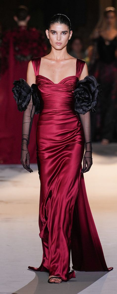 Zuhair Murad Fall-winter 2023-2024 - Couture - https://www.orientpalms.com/Zuhair-Murad-9057 Red Dress Runway, Dress Aesthetic Vintage, Vintage Versace Dress, Gown Aesthetic, Red Evening Gown, Rami Al Ali, 2023 Couture, Zuhair Murad Haute Couture, Moda Aesthetic