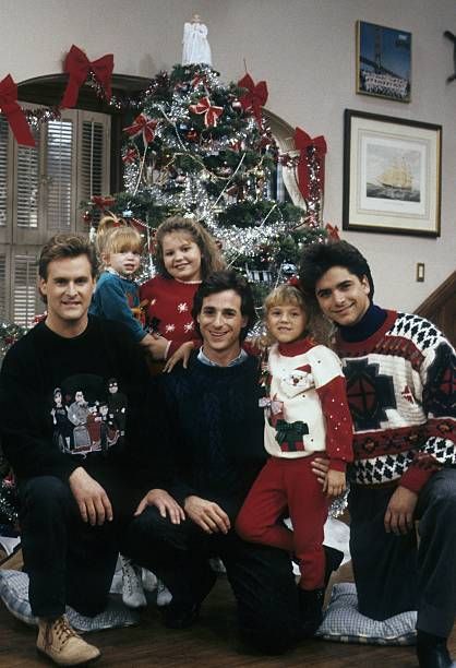 FULL HOUSE - 'Our Very First Christmas Show' - Airdate: December 16, 1988 Christmas Celebrities, Ful House, Full House Funny, Full House Tv Show, Full House Cast, Christmas Tv Shows, Danny Tanner, Dj Tanner, Chirping Birds