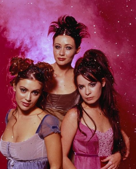 Charmed Early 2000s Hairstyles, 2000s Hairstyles, Charmed Tv Show, Charmed Tv, Holly Marie Combs, Charmed Sisters, Holly Marie, Rose Mcgowan, Shannen Doherty