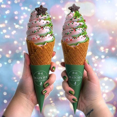 Xmas Menu, Christmas Ice Cream, Matcha Cafe, Ice Cream Menu, Chimney Cake, Holiday Dinner Table, Christmas Program, Yummy Ice Cream, French Desserts