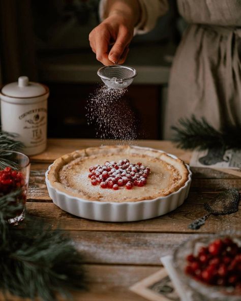 Pastry Photoshoot, Photoshoot Christmas, Christmas Pastries, Christmas Cookie Box, Eat Me Drink Me, Christmas Pie, Cooking Photography, Photography Winter, Food Photography Inspiration