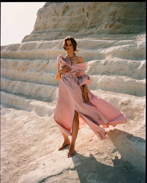 Anna de Rijk Models Dreamy Looks for Vogue Poland Fashion Editorial Nature, Bohemian Diesel, Hunter Bell, Alfred Stieglitz, Dreamy Dress, Studio Design, Beach Photoshoot, Fashion Tips For Women, Fashion 2018