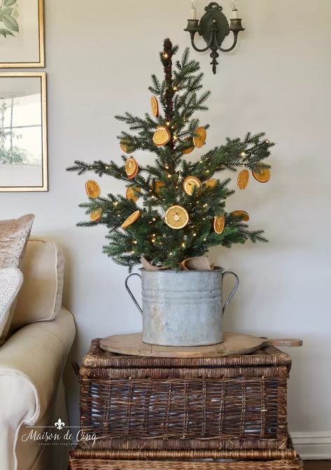 43 Rustic Christmas Tree Ideas That Are Full of Charm French Farmhouse Christmas, Nature Christmas, Charlie Brown Tree, Holiday Living Room, Dollar Store Christmas Crafts, Paper Candle, Funky Junk Interiors, Dollar Store Christmas, Orange Decor