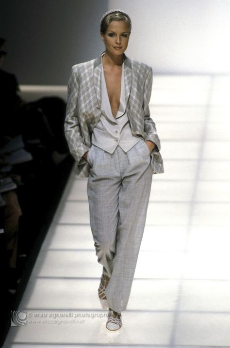 Armani Runway, Runway Aesthetic, Old Hollywood Fashion, Armani Suits, Style Moodboard, Blue Outfits, Sporty Casual, Armani Collezioni, Pant Suit