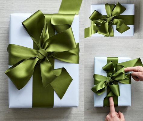 25 Gorgeous DIY Gift Bows (that look professional!) | http://hellonatural.co/25-diy-gift-bows/ Soap Wrapping, Diy Gift Bow, Super Start, Pins Diy, Gift Wrapping Inspiration, Creative Diy Gifts, Bows Diy, Gift Wrapping Bows, Creative Gift Wrapping