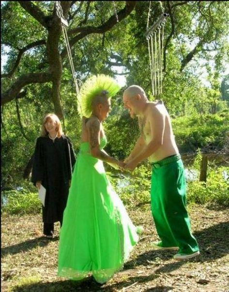 Worst Wedding Photos, Punk Wedding, Funny Wedding Pictures, Wedding Fail, Funny Wedding Photos, Unusual Weddings, Japanese Gardens, Amazing Weddings, Funny Wedding