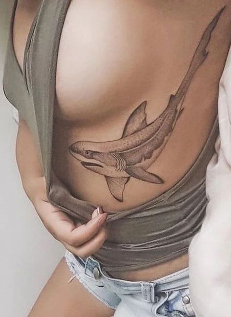 Shark Tattoo Ideas, Hai Tattoo, Rib Tattoos For Women, Shark Tattoo, O Tattoo, Shark Tattoos, Side Tattoos, Spine Tattoos, Dream Tattoos