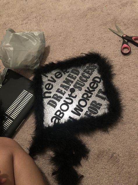 cute graduation cap Economics Graduation Cap, Fur Graduation Cap, Black Graduation Cap Ideas, Graduation Hat Designs, Creative Graduation Caps, Graduation Cap Decoration Diy, College Graduation Pictures Poses, Candace Parker, Senior Stuff