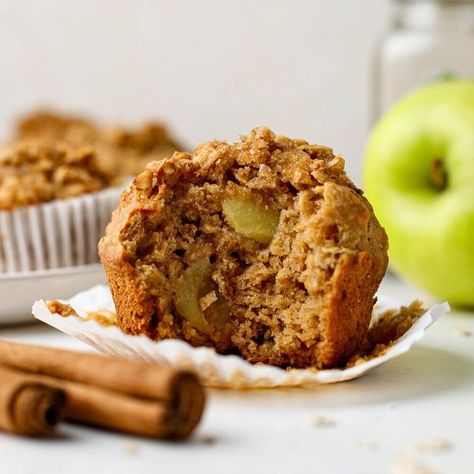 Simple Apple Oatmeal Muffins - Yummy and fully Carrot Muffins Easy, Brownie Pie Recipe, Apple Oatmeal Muffins, Homemade Brownies Easy, Oatmeal Muffin Recipes, Apple Oatmeal, Apple Muffins, Homemade Muffins, Oatmeal Muffins