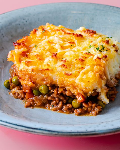 Vegan Cottage Pie - School Night Vegan Vegan Tikka Masala, Cottage Pie Recipe, Vegan Shepherds Pie, Savory Pies Recipes, Vegan Worcestershire Sauce, Potato Toppings, Cottage Pie, School Night, Vegan Cookbook