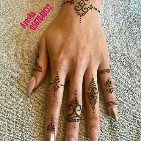 Henne Mani, Easy Finger Henna, Finger Henna Designs Easy, Henna Main Simple, Simple Henna Designs Hand, New Mehandi, Henna Tattoo Design, Wrist Henna, Henna Inspired Tattoos