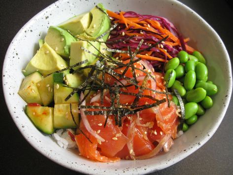 Smoked Salmon Poke Bowl – Hiroko's Recipes Poke Recipes, Salmon Toppings, Salmon Poke Bowl Recipe, Meatless Food, Salmon Poke Bowl, Salmon Lox, Poke Recipe, Salmon Quinoa, Poke Bowl Recipe