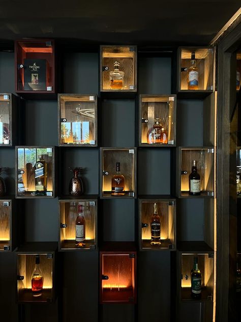 Luxury Liquor Display, Wine Bar Design Home, Dry Bar Shelf Ideas, Whiskey Shelves Display, Whisky Room Interior Design, Mini Bar Apartment, Home Bars Modern, Alcohol Display Home, Liquor Shop Design