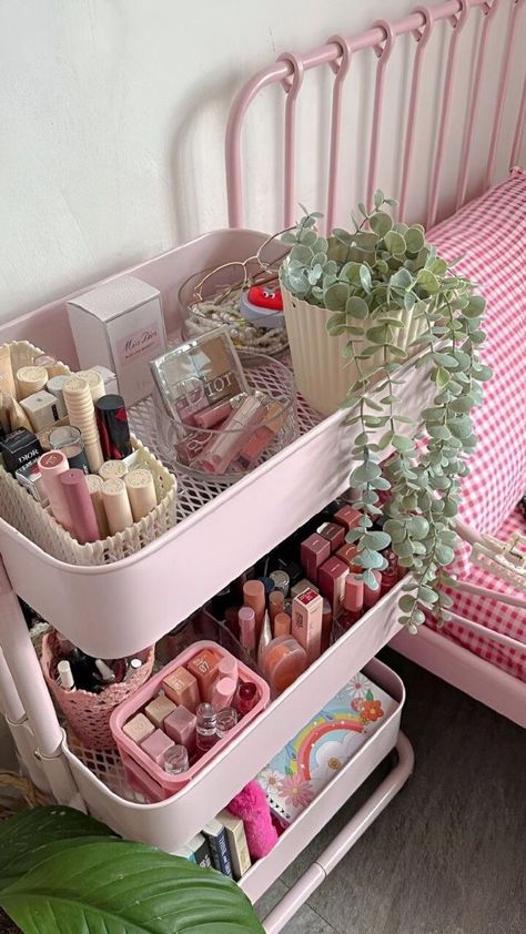 Rum Inspo, Hiasan Bilik Tidur, Room Organization Bedroom, Uni Room, Dorm Room Inspiration, Hiasan Bilik, Pinterest Room Decor, Utility Cart, Girly Room