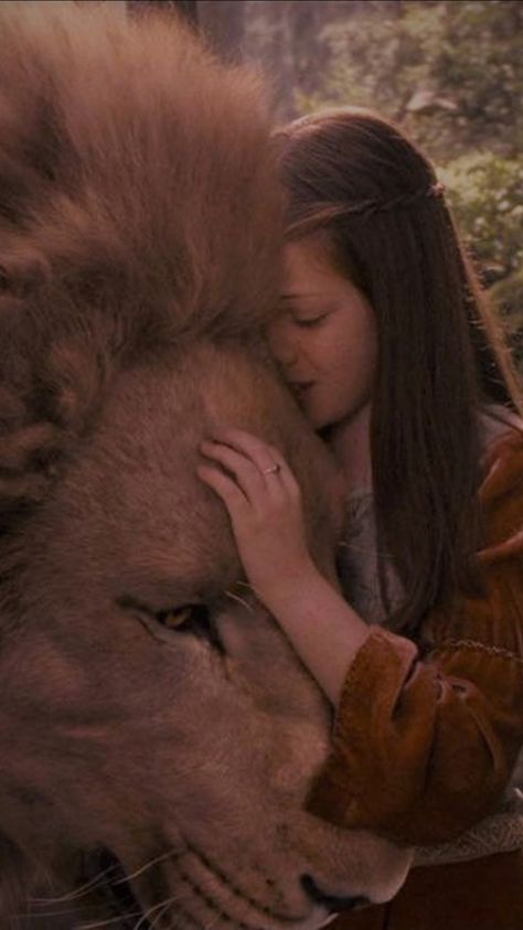 Aslan And Lucy, Narnia Wallpaper, Narnia Lucy, Narnia Lion, Narnia Movies, Narnia 3, How I Wish, Jesus Is Alive, Prince Caspian