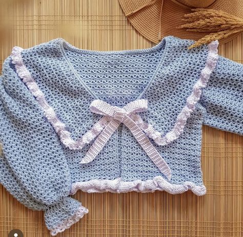 Easy Crochet Ideas, Jaket Crochet, Hello Kitty Doll, Crochet Hello Kitty, Vest Ideas, Crochet Kitty, Crochet Top Outfit, Crochet Bedspread Pattern, Crochet Ladies Tops