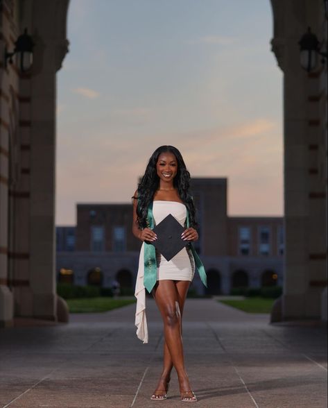 Senior Portraits Ideas Black Women, After Graduation Pictures, High School Graduation Inspo Pics, Uncg Grad Pics, College Grad Pics Black Women, Street Graduation Pictures, Elegant Senior Picture Ideas, Outside Graduation Photoshoot, Graduation Pics High School