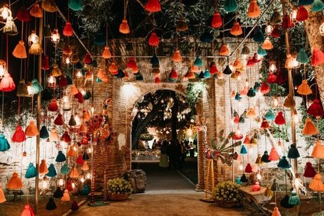 Carats & Cake Antigua Guatemala Wedding, Guatemala Wedding, Wedding Web, Reception Entrance, Wedding Questions, Wedding View, American Decor, American Wedding, Central American