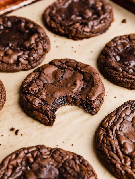 Crumbl Cookie Brownie Batter, Brownie Batter Cookies Crumbl, Brownie Batter Crumbl Cookie Recipe, Brownie Cookies Aesthetic, Brownie Crumble Cookies, Crumbl Chocolate Cookie, Brownie Batter Cookies, Brownies Aesthetic, Cookies Aesthetic