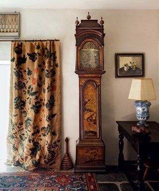 Tudor Cottage Interior, Simple Wooden Furniture, English Tudor Cottage, Cottage Core Interior, Cosy Armchair, Cottage Style Interiors, Cottage Interior Design, Robert Kime, Tudor Cottage