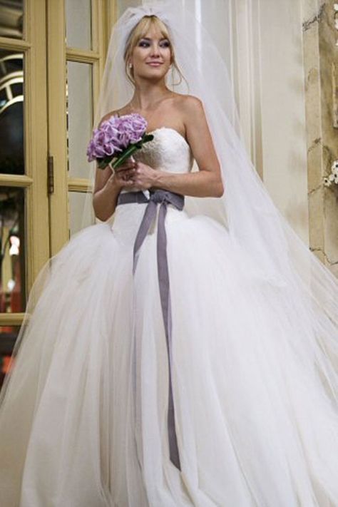 Best Movie Wedding Gowns - Amazing Bridal Gowns From Movie Brides Bride Wars Wedding Dress, Movie Wedding Dresses, Bride Wars, Vera Wang Wedding, Iconic Weddings, Wedding Dresses Vera Wang, Wedding Movies, Princess Bride, Dress Designer