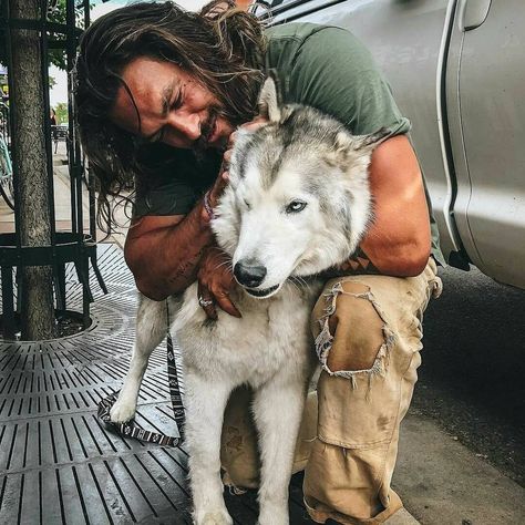 we see jason momoa's love for animals #animals #jasonmomoa #loki Jason Momoa Lisa Bonet, Jason Momoa Aquaman, Jesse Metcalfe, Behind Blue Eyes, Foto Portrait, Avan Jogia, Ryan Guzman, Taylor Kitsch, Karl Urban