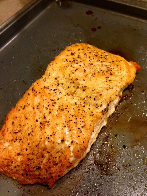 Pioneer Woman says~ Perfect Salmon EVERY time, here’s how: drizzle salmon filet with olive oil, sprinkle with salt and pepper, put it in a cold oven, then turn on the heat to 400 degrees. Twenty-five minutes later, the salmon is absolutely perfect. Tender, moist, flaky. A no-fail method! Excellent for impressing dinner guest. Pioneer Woman Salmon In Oven, Ree Drummond Salmon, Pioneer Woman Salmon, Oven Cooked Salmon, Baked Salmon Filets, Pioneer Woman Recipes Dinner, Fish Soups, Salmon Recipes Oven, Perfect Salmon