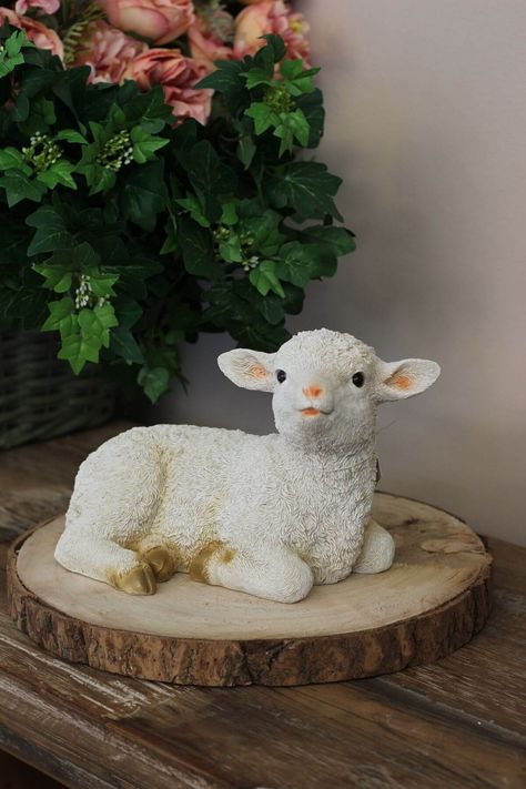 Carving Cake Recipe, Clay Sheep, Christmas Nativity Scene Display, Queens Birthday Cake, Ceramic Sheep, Nativity Scene Display, Sheep Decor, Lamb Cake, Easter Lamb