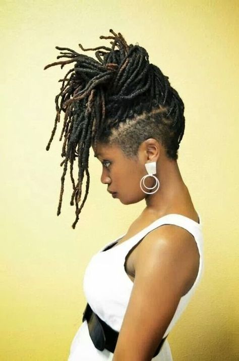 100 Unconventional dredlock styles. Who rocked it? Who sucked at it? – Nekita ink Braids With Shaved Sides, Shaved Side Hairstyles, Twisted Hair, Short Locs Hairstyles, Dreadlock Styles, Side Hairstyles, Mohawk Hairstyles, Pelo Afro, Shaved Sides